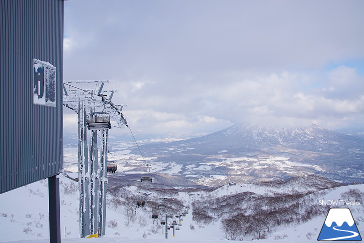 ニセコマウンテンリゾート グラン・ヒラフ　粉雪と千歳ワイナリーの美味しいワインに酔う♪